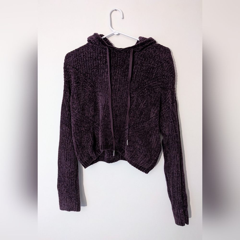 Cropped knitted hoodie